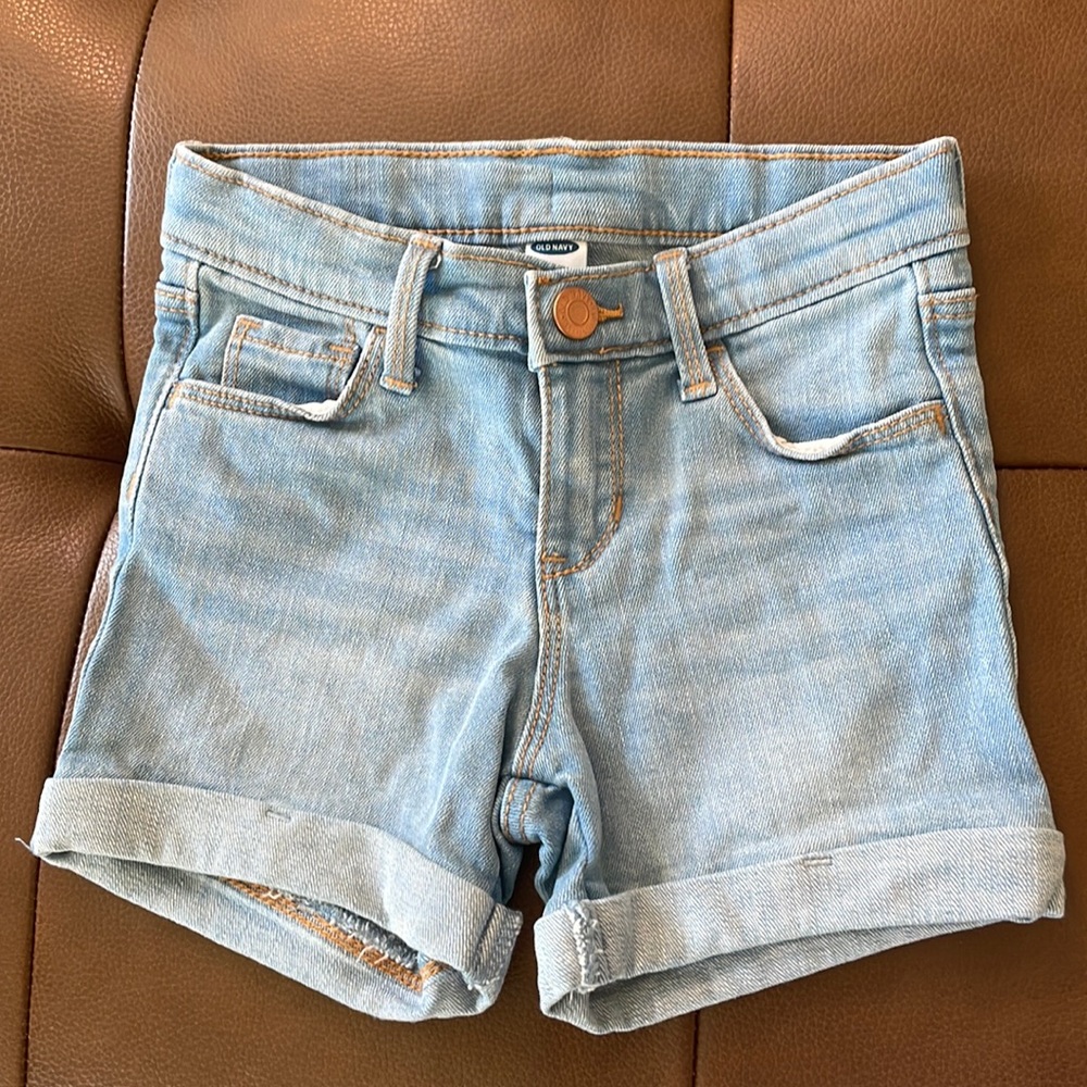Old Navy Jean Shorts. Girls Size 5T.